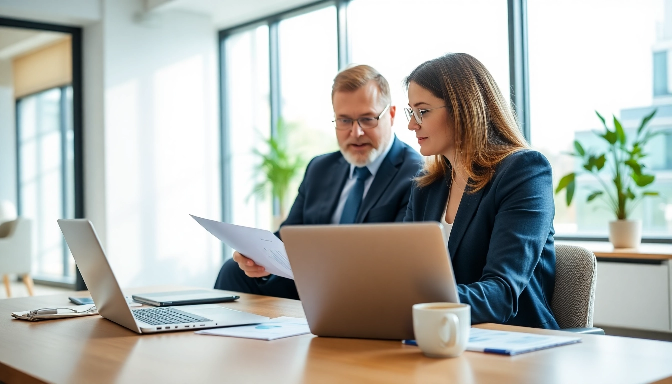 Schuldnerberater bietet umfassende Finanzberatung in einem modernen Büro.